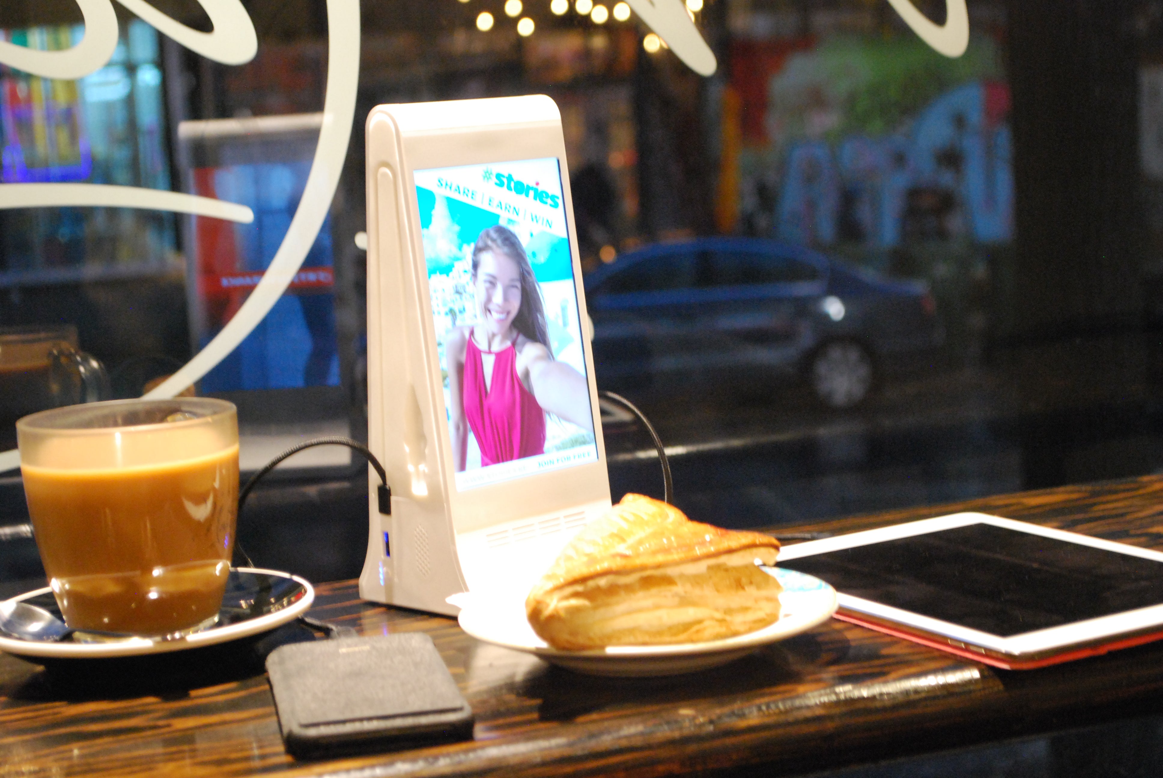 Tabletop Advertising Player & Phone Charging Station.